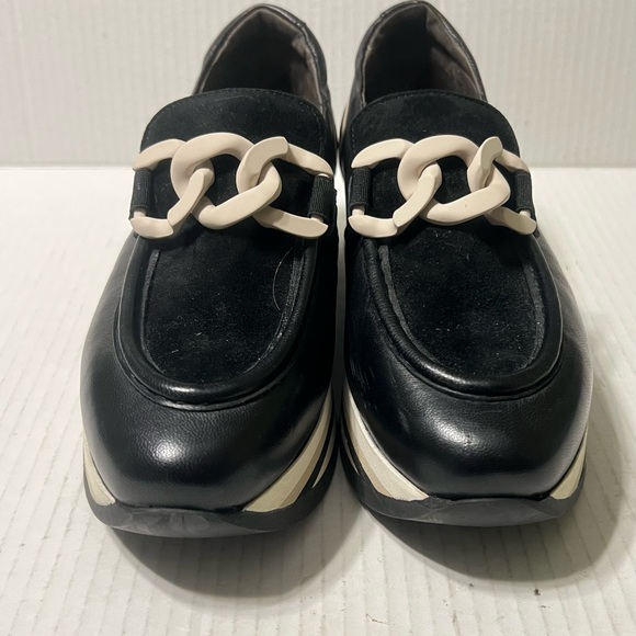 Softwaves Shoes - Black Loafers with Cream Chain Detail
